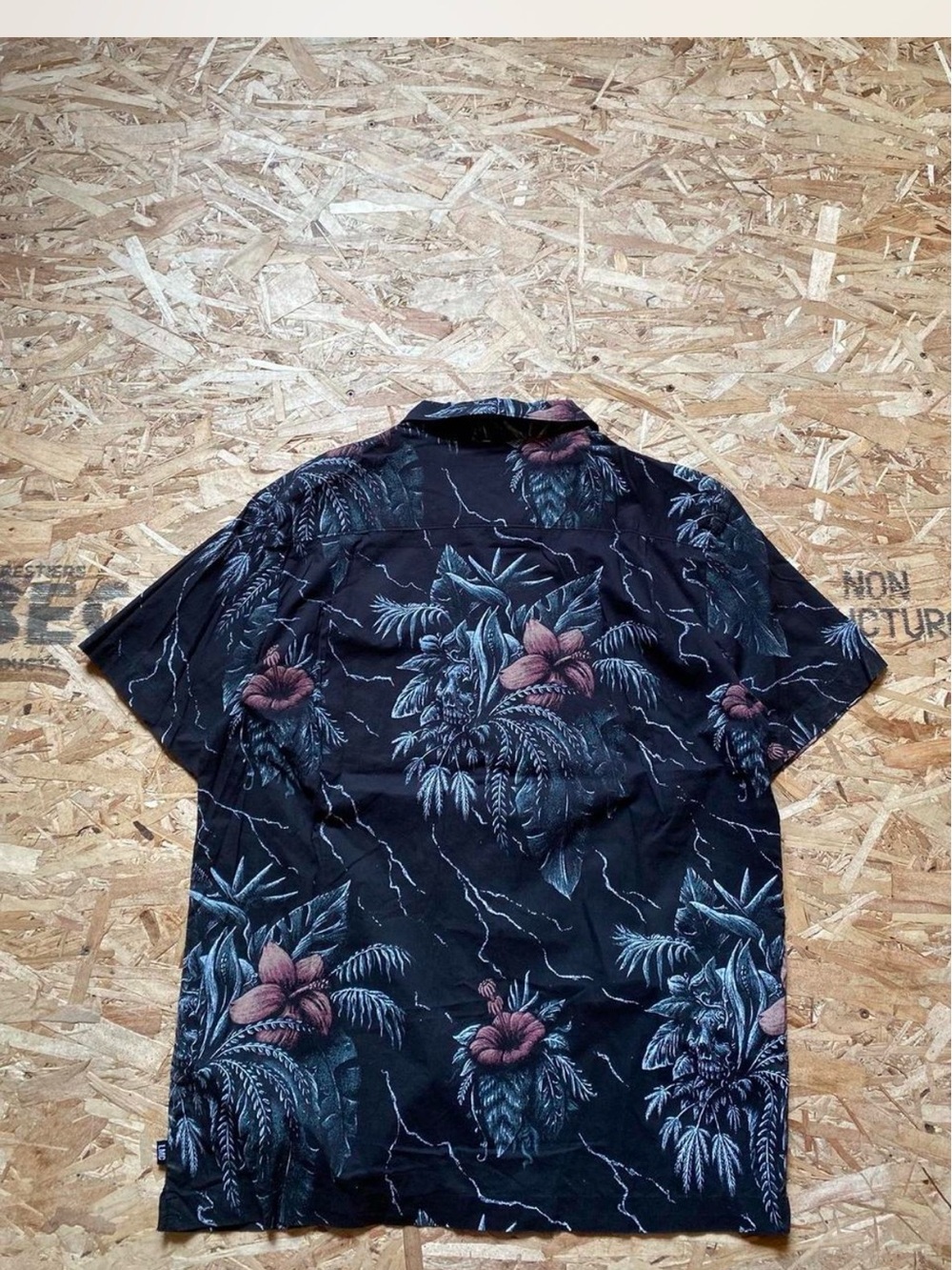 LMC Black Hawaiian Skull/Floral Short-Sleeve Button-Down Shirt - Picture 2 of 8